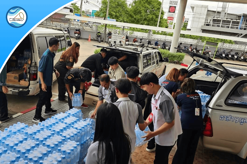 บริษัท พิธานพาณิชย์ จำกัด ร่วมกับพนักงาน บริจาคน้ำดื่มทรัมและสิ่งของเพื่อช่วยเหลือผู้ประสบอุทกภัยที่ จ.เชียงราย